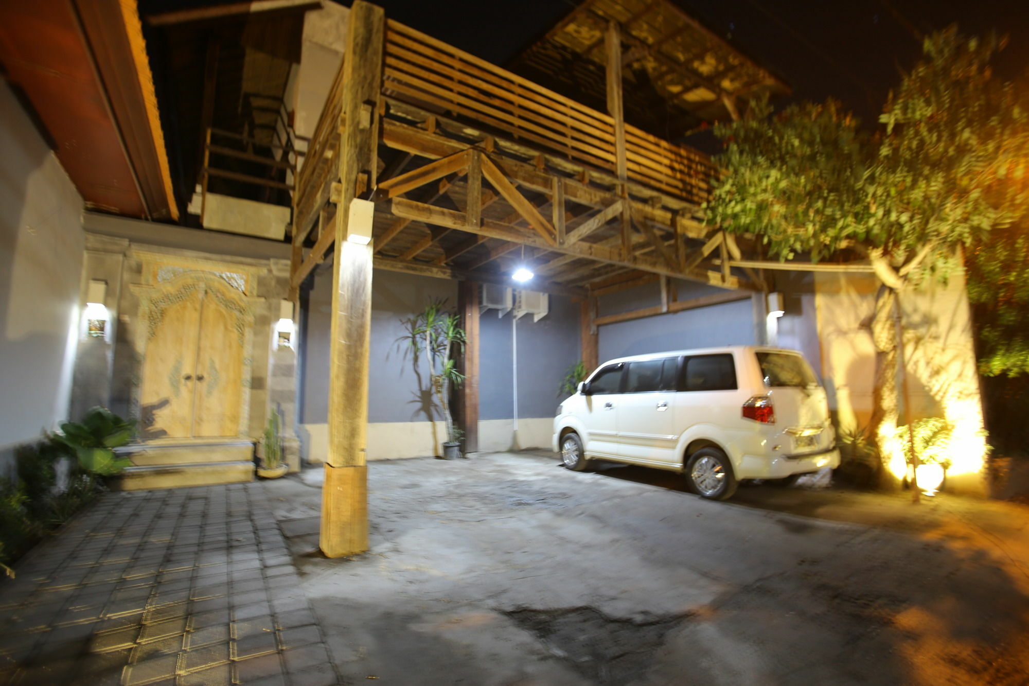 RAI HOUSE SANUR САНУР